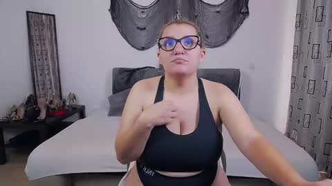 Snapshot of sharronalexa chatting on October 21, 11:00 am sharronalexa online show from October 21, 11:00 am
