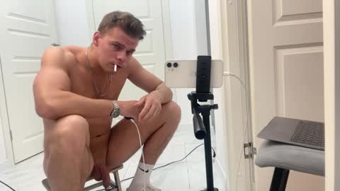 Snapshot of shavarace1 chatting on December 7, 9:39 am cumshoters online show from December 7, 9:39 am