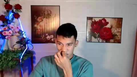 Snapshot of shawn_cole chatting on July 27, 12:45 pm shawn_cole online show from July 27, 12:45 pm