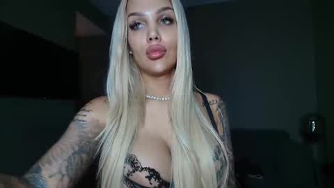 Snapshot of shayblonde chatting on November 12, 7:03 pm shayblonde online show from November 12, 7:03 pm