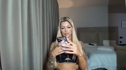Snapshot of shayblonde chatting on March 25, 8:26 pm shayblonde online show from March 25, 8:26 pm
