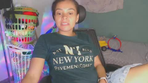 Snapshot of shayna_cute chatting on June 29, 1:23 am Shayna online show from June 29, 1:23 am