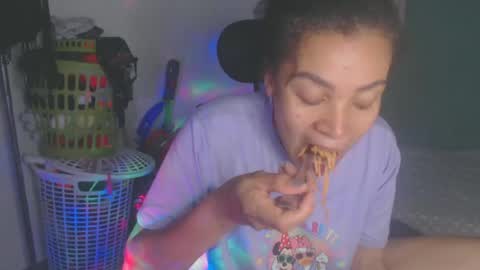 Snapshot of shayna_cute chatting on June 30, 12:44 am Shayna online show from June 30, 12:44 am