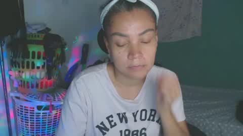 Snapshot of shayna_cute chatting on July 1, 12:23 am Shayna online show from July 1, 12:23 am