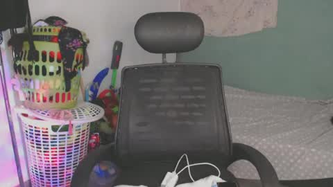 Snapshot of shayna_cute chatting on July 3, 2:40 am Shayna online show from July 3, 2:40 am