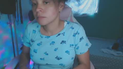 Snapshot of shayna_cute chatting on July 19, 10:57 pm Shayna online show from July 19, 10:57 pm