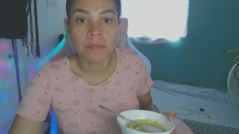 Snapshot of shayna_cute chatting on July 23, 9:35 pm Shayna online show from July 23, 9:35 pm