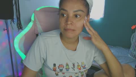 Snapshot of shayna_cute chatting on July 29, 8:29 pm Shayna online show from July 29, 8:29 pm