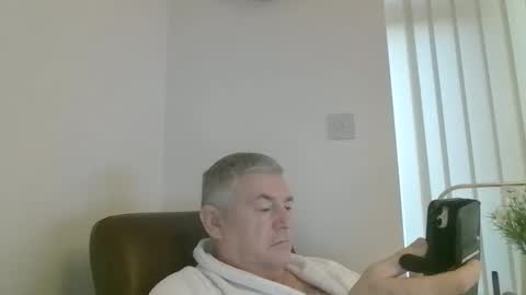 Snapshot of she52 chatting on December 16, 7:48 am she52 online show from December 16, 7:48 am