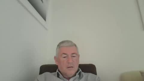 Snapshot of she52 chatting on November 13, 3:33 pm she52 online show from November 13, 3:33 pm