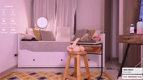 Snapshot of she_lau_ghs chatting on January 12, 6:49 am Laura c online show from January 12, 6:49 am