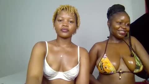 Snapshot of shea_bby chatting on December 14, 5:24 am Shea online show from December 14, 5:24 am