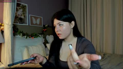 Snapshot of shei1a_shy chatting on September 12, 8:25 am Amely online show from September 12, 8:25 am