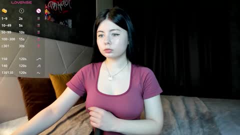 Snapshot of shei1a_shy chatting on September 22, 8:27 am Amely online show from September 22, 8:27 am