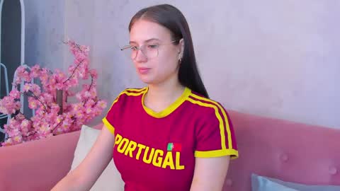 Amely online show from May 3, 9:26 am