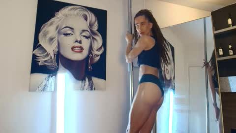 Snapshot of sheikha_mahra chatting on November 28, 4:15 am sheikha_mahra online show from November 28, 4:15 am