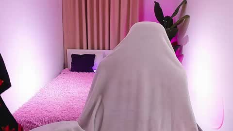 Snapshot of sheilaryan chatting on February 15, 4:47 am Sheila GMT 2 Tuesday Wednesday Friday Saturday Sunday- 8 5 online show from February 15, 4:47 am