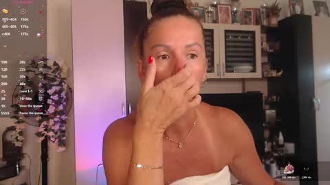 Snapshot of sheilaryan chatting on September 29, 4:39 am Sheila GMT 2 Tuesday Wednesday Friday Saturday Sunday- 8 5 online show from September 29, 4:39 am