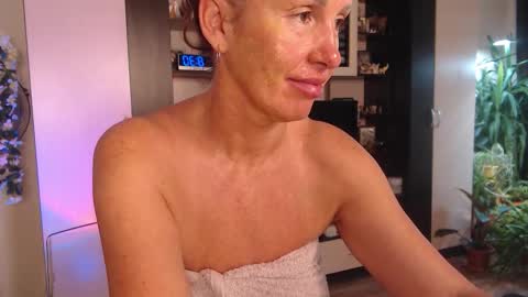 Snapshot of sheilaryan chatting on October 13, 5:29 am Sheila GMT 2 Tuesday Wednesday Friday Saturday Sunday- 8 5 online show from October 13, 5:29 am