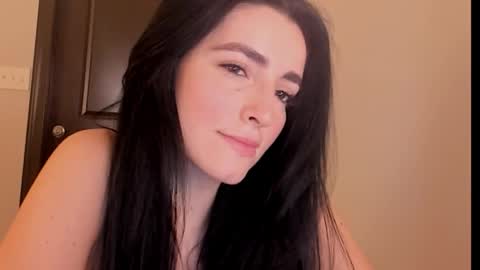 Snapshot of sheisallthat chatting on November 11, 2:33 am sheisallthat online show from November 11, 2:33 am