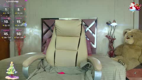 Shelby cute  online show from December 10, 5:44 pm