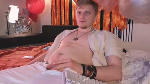 Snapshot of shelbytruck chatting on November 1, 11:40 pm Vincente online show from November 1, 11:40 pm