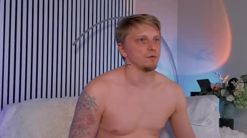 Snapshot of shelbytruck chatting on November 15, 11:21 pm Vincente online show from November 15, 11:21 pm