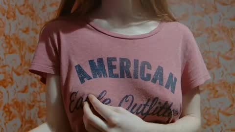 Snapshot of shelikessoymilk chatting on December 17, 5:18 am Erika online show from December 17, 5:18 am