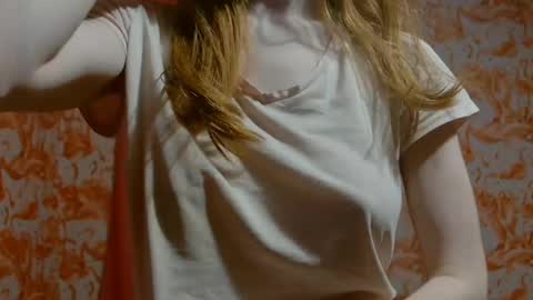 Snapshot of shelikessoymilk chatting on December 28, 3:47 am Erika online show from December 28, 3:47 am