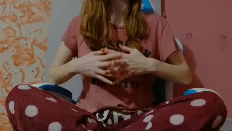 Snapshot of shelikessoymilk chatting on December 31, 2:40 am Erika online show from December 31, 2:40 am