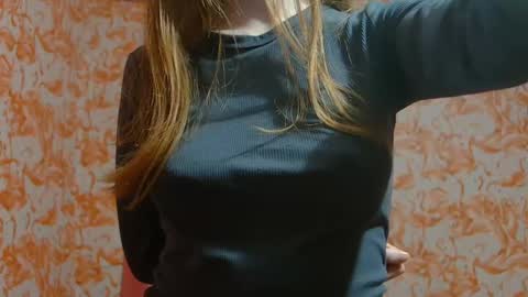 Snapshot of shelikessoymilk chatting on January 26, 2:14 am Erika online show from January 26, 2:14 am