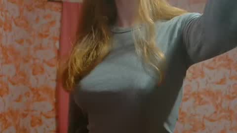 Snapshot of shelikessoymilk chatting on February 14, 2:39 am Erika online show from February 14, 2:39 am