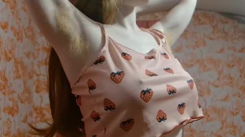 Snapshot of shelikessoymilk chatting on October 21, 2:01 am Erika online show from October 21, 2:01 am