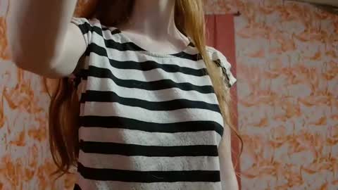 Snapshot of shelikessoymilk chatting on November 18, 10:36 pm Erika online show from November 18, 10:36 pm