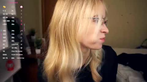 Snapshot of shelleybuss chatting on October 22, 3:12 pm Shelley night Tate day online show from October 22, 3:12 pm