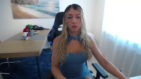 Snapshot of shellsy_hans chatting on January 1, 10:54 am Shellsy H online show from January 1, 10:54 am