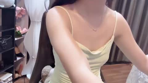 Snapshot of shellysan chatting on July 17, 1:23 am Shelly online show from July 17, 1:23 am