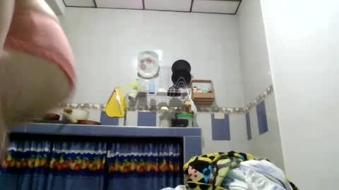 Snapshot of shelsyzevee_ chatting on December 17, 2:50 am shelsyzevee_ online show from December 17, 2:50 am