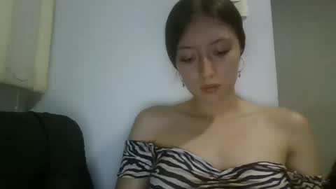 Snapshot of shelsyzevee_ chatting on December 18, 2:06 am shelsyzevee_ online show from December 18, 2:06 am