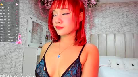 Snapshot of shelutty chatting on October 25, 4:53 am LUTTY online show from October 25, 4:53 am