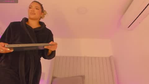 shelynna_azzul online show from June 21, 1:03 pm