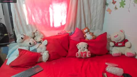 Snapshot of sherlyn_fox69 chatting on January 8, 6:52 pm  Maria Saenz online show from January 8, 6:52 pm