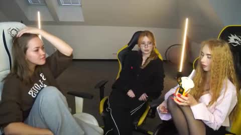 Snapshot of sheryl_elegance chatting on October 1, 3:18 pm Sheryl online show from October 1, 3:18 pm