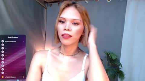 Snapshot of shes_notme chatting on November 28, 1:58 pm Lana But you can spell it backwards online show from November 28, 1:58 pm