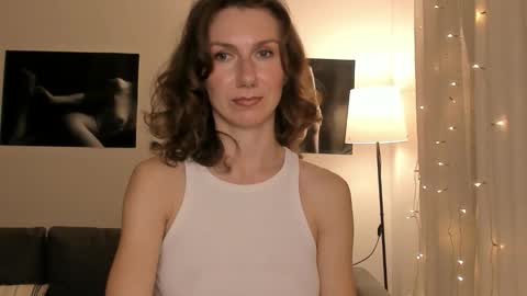 shesleepsnaked online show from February 15, 6:37 pm