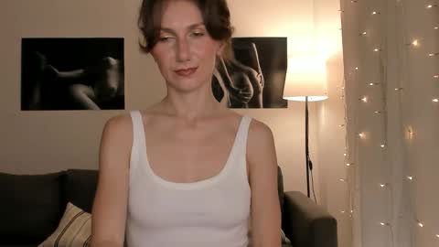 shesleepsnaked online show from April 18, 6:34 pm