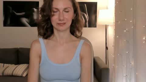 shesleepsnaked online show from June 9, 6:30 pm