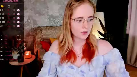 Snapshot of sheslinki chatting on June 25, 8:52 am Hello guys my name is Aemilia online show from June 25, 8:52 am
