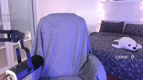 Snapshot of shesnotuwu chatting on December 26, 1:18 am Bella  online show from December 26, 1:18 am