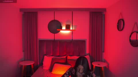 Snapshot of sheyla_hills_ chatting on February 27, 4:41 am Sheyla online show from February 27, 4:41 am